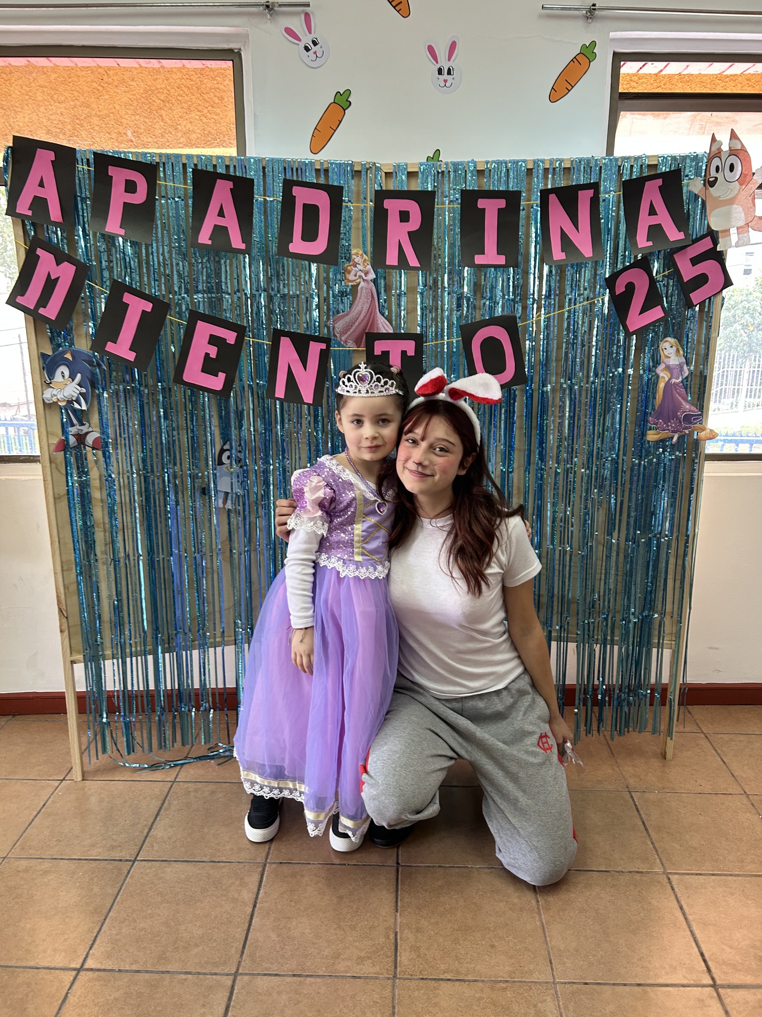 ¡El apadrinamiento de nuestros queridos estudiantes de 4° medio a los pequeñitos de Kínder! 2025 - 492295157_1158783882711269_6576181512799537646_n.jpg